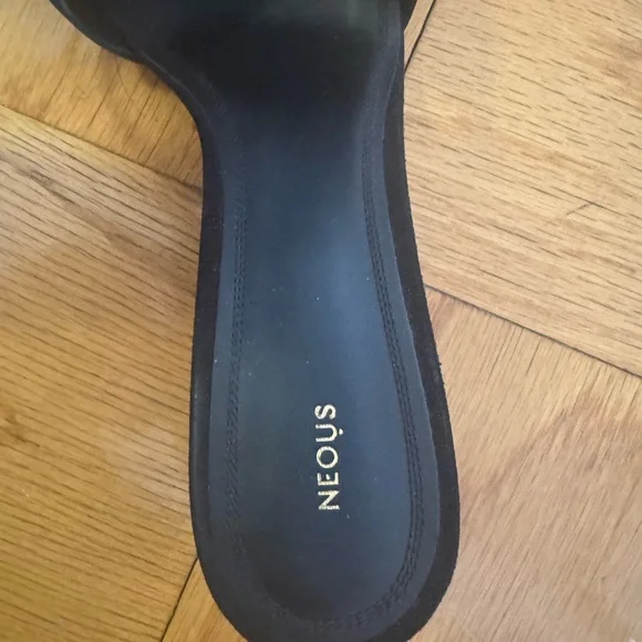 Neous Black Kitten Heel with Chic Double Strap - Picture 5 of 6